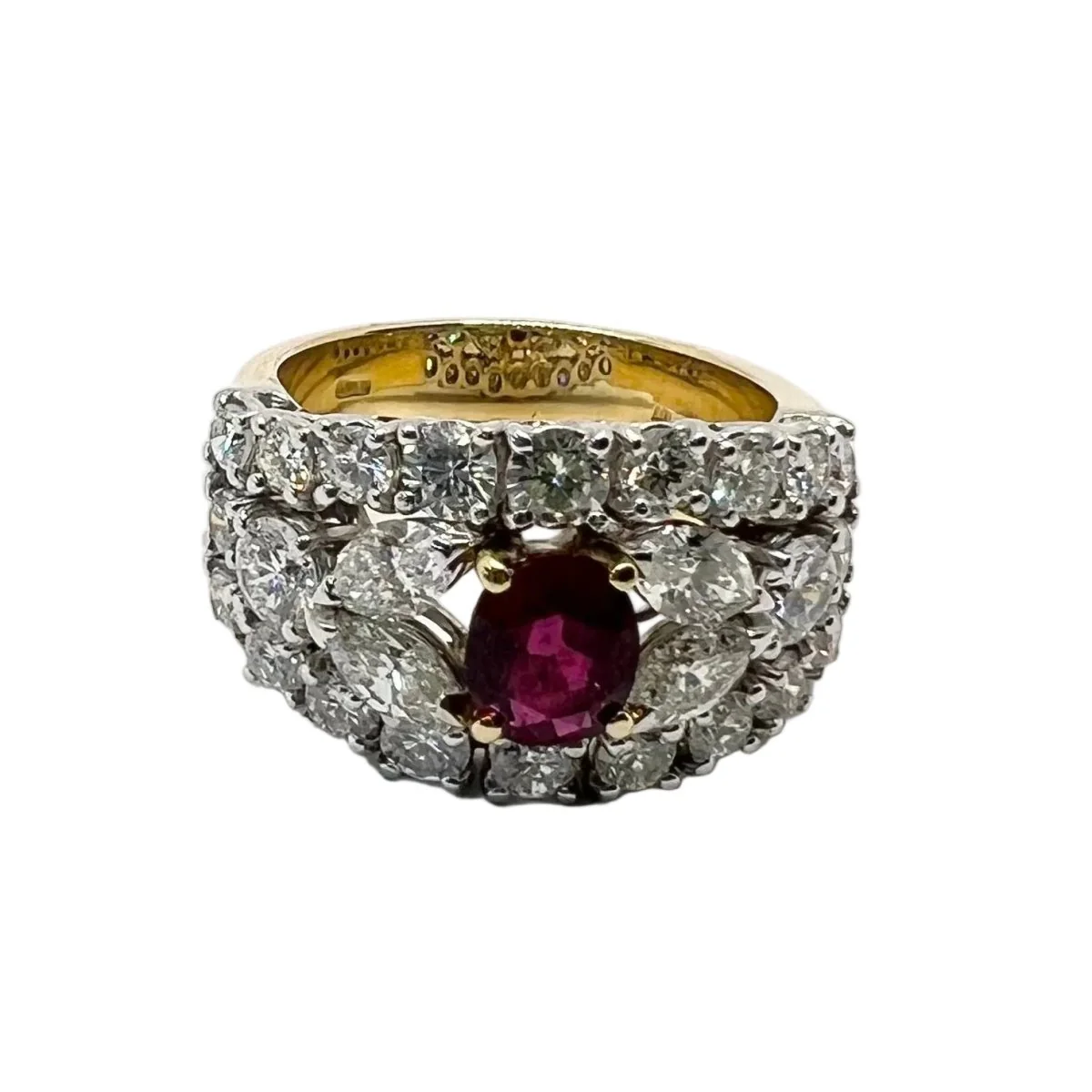 Bague Pavée en or blanc, or jaune, rubis et diamants