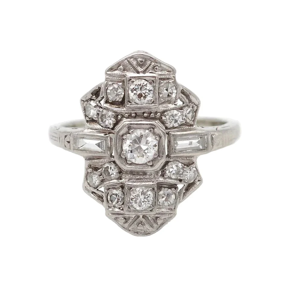 Bague Pavée en or blanc, platine et diamants