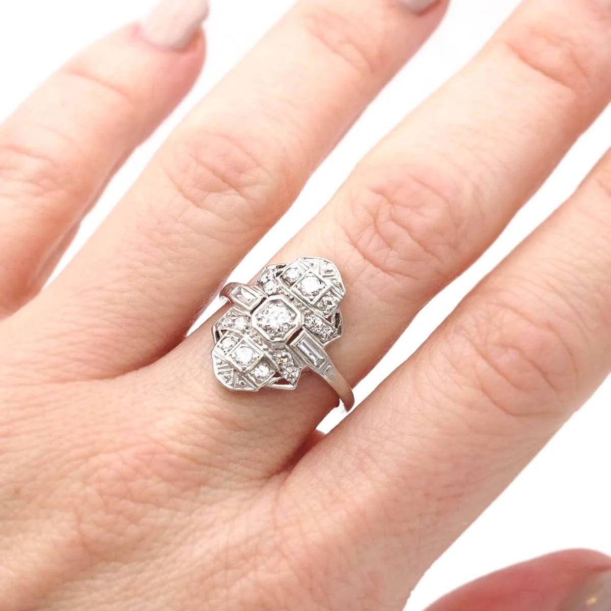 Bague Pavée en or blanc, platine et diamants - Image 2