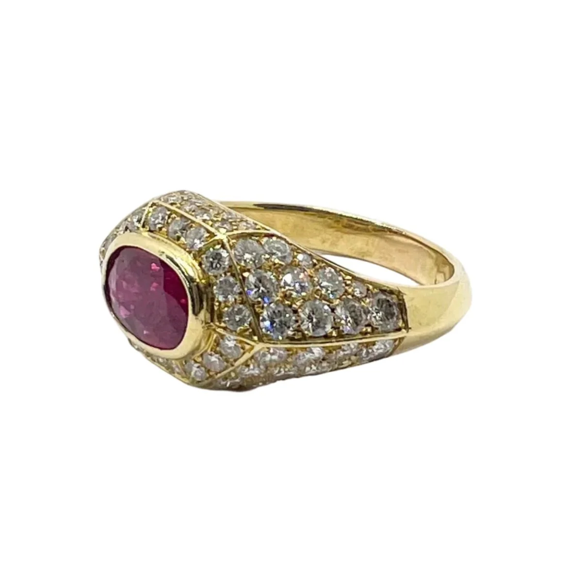 Bague Pavée en or jaune, rubis et diamants - Image 2