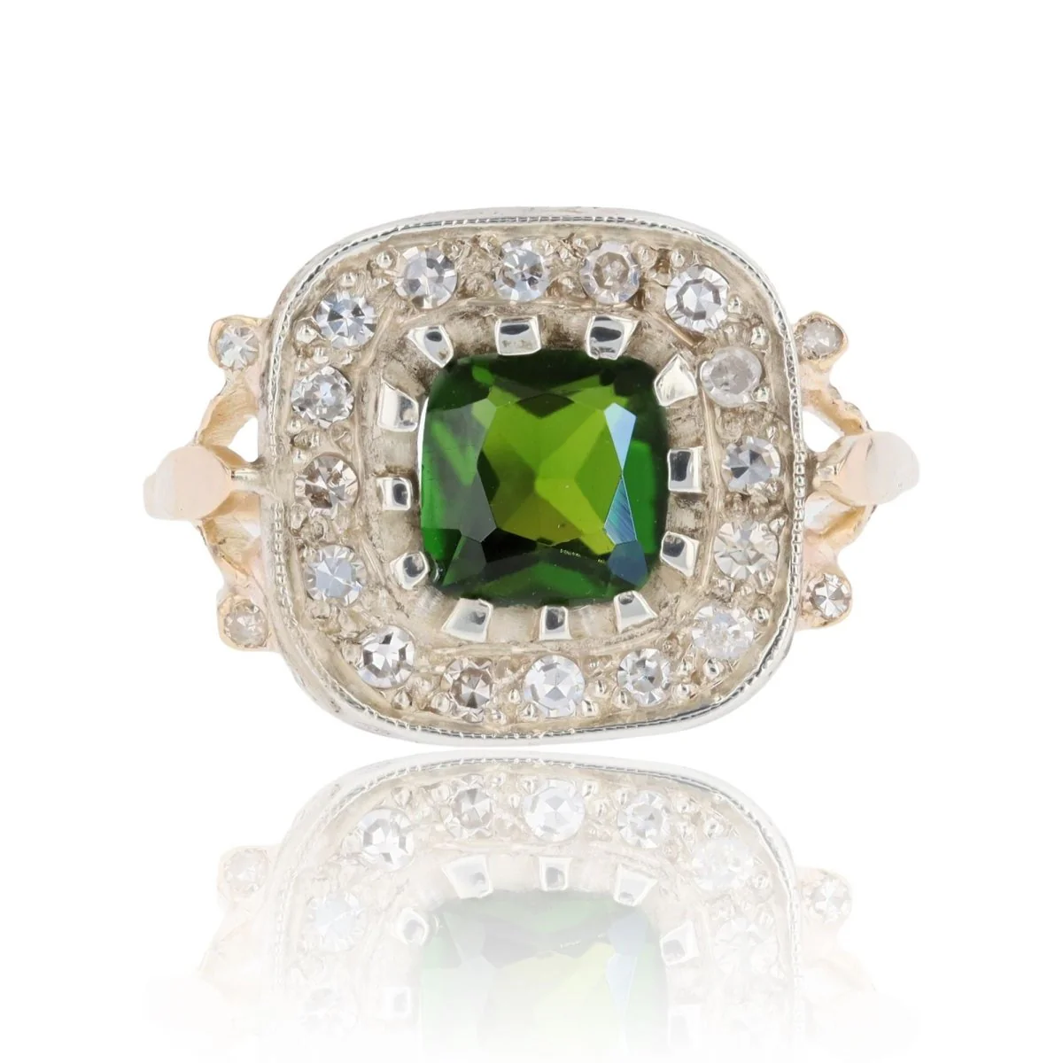 Bague ancienne en or jaune et argent avec péridot et diamants
