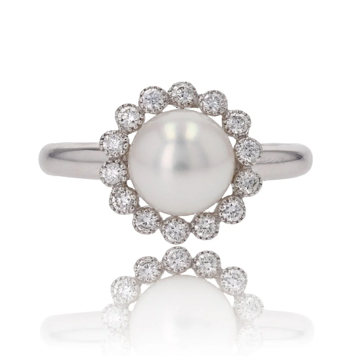 Bague Entourage en or blanc, perle et diamants