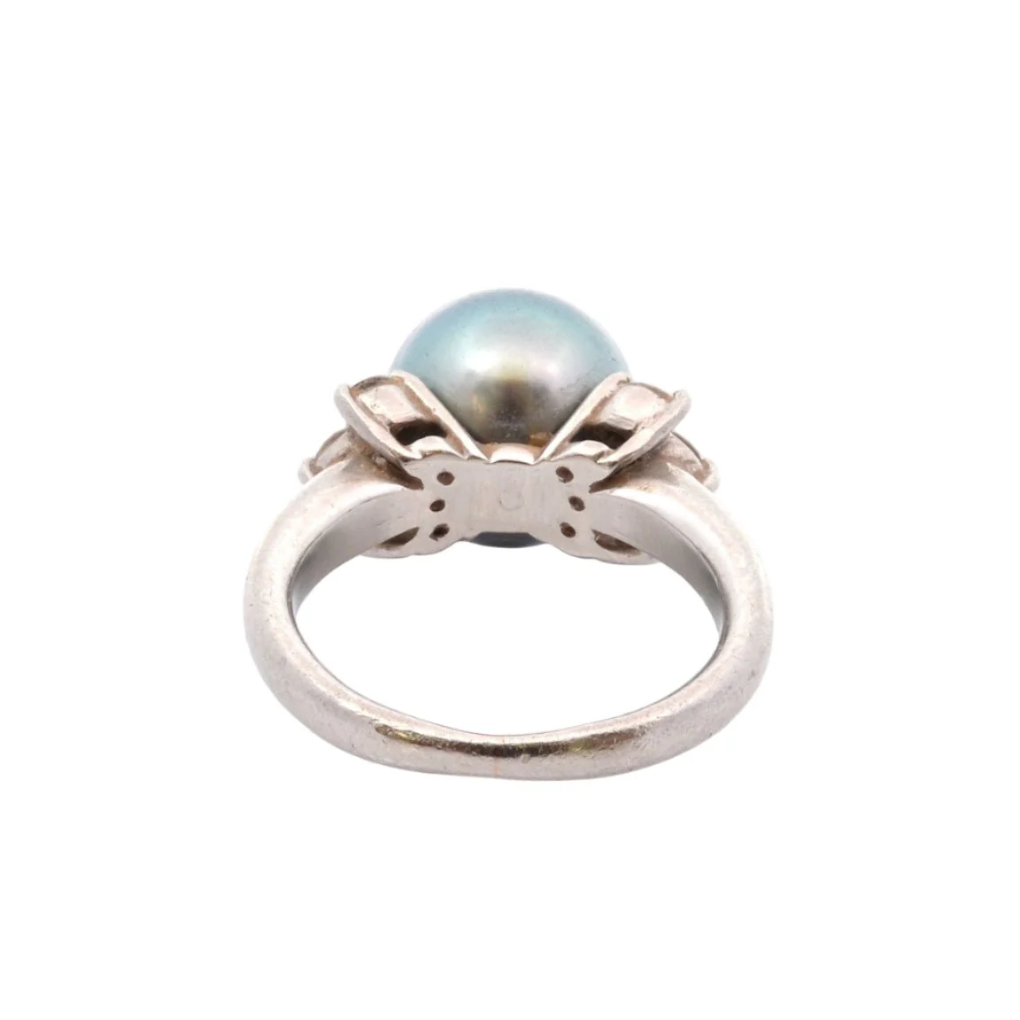 Bague Solitaire en or blanc, perle, et diamants - Image 4