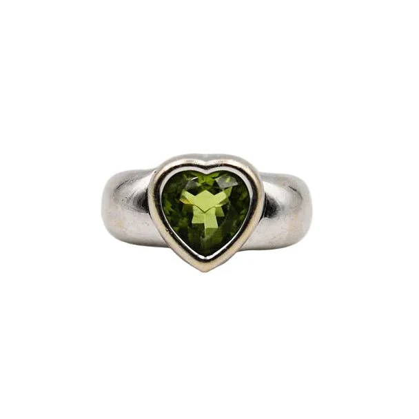 Bague Jonc PIAGET "Coeur" en or blanc et péridot