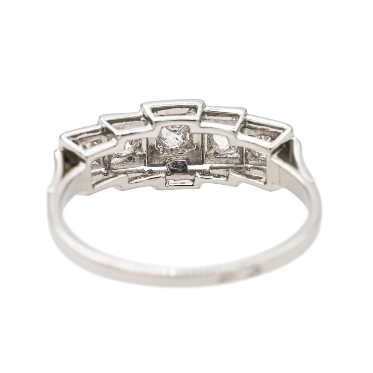 Bague Entourage en platine et diamants - Image 6
