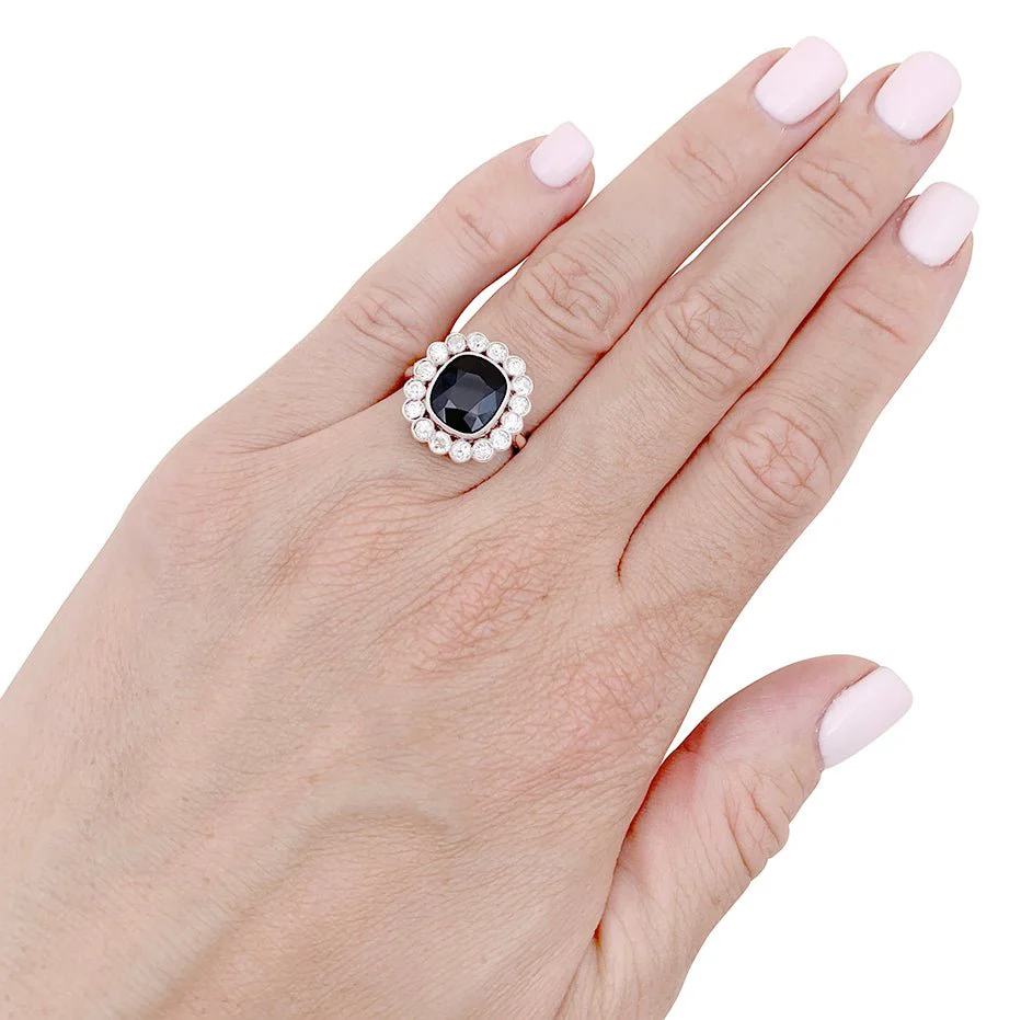 Bague entourage en platine, saphir et diamants - Image 5