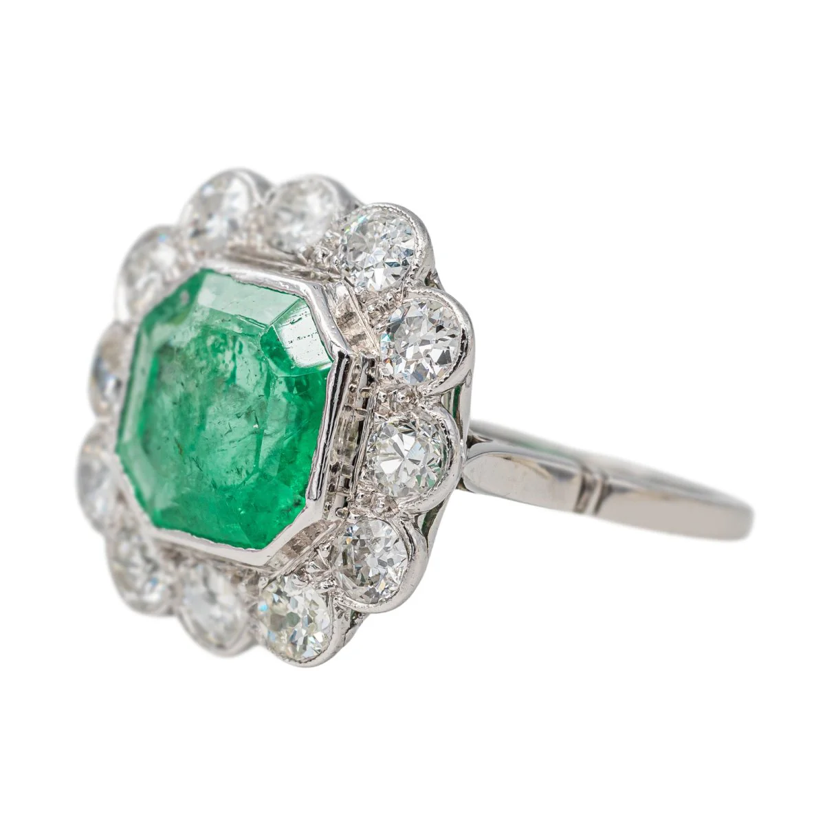 Bague Marguerite en platine, émeraude et diamant - Image 3