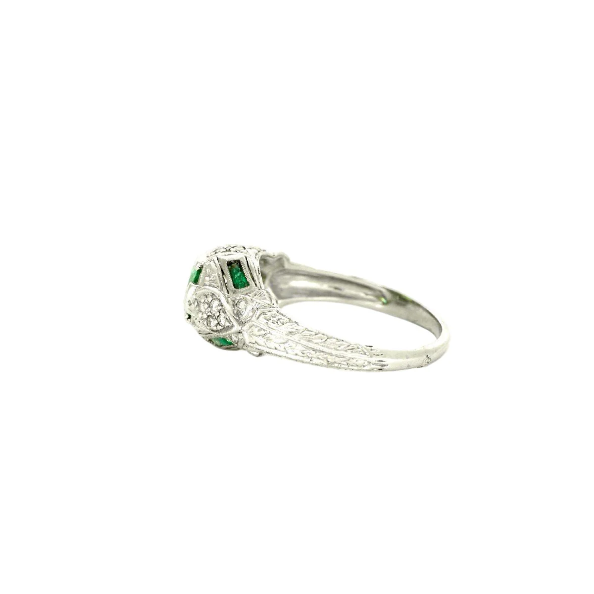 Bague Entourage en platine, émeraudes, et diamants - Image 4