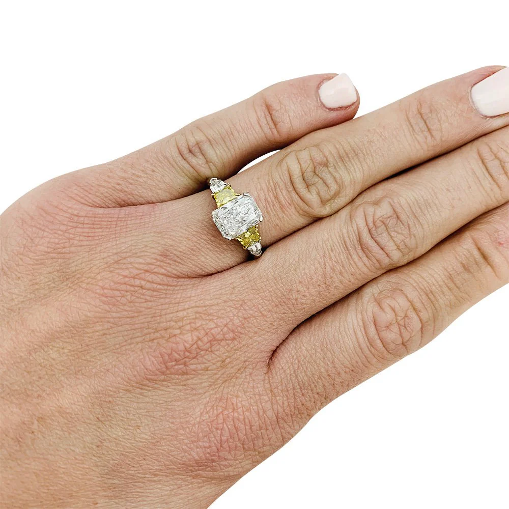 Bague platine et or sertie d'un diamant rectangulaire brillanté, 2 carats F - SI1 - Image 6