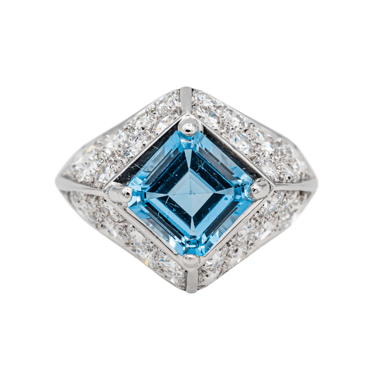 Bague en platine, topaze et diamants