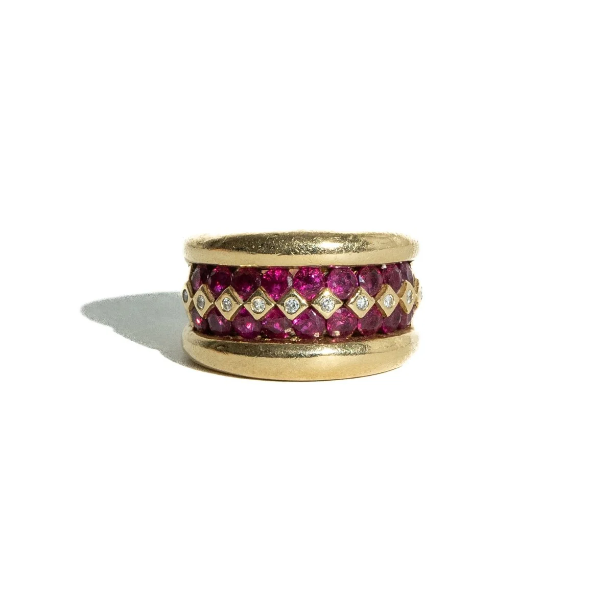 Bague POIRAY en or jaune, rubis et diamants