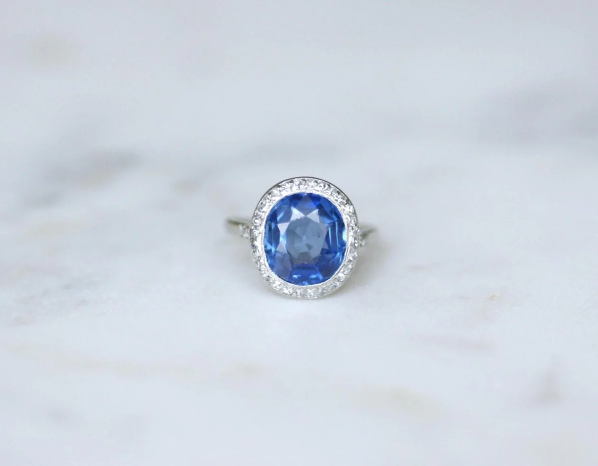 Bague Art Déco Saphir de Ceylan Non Chauffé 4,40 Cts et Diamants - Image 3