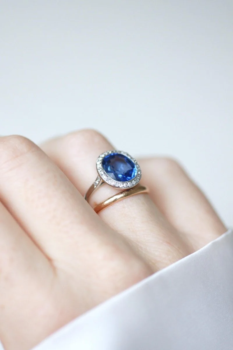 Bague Art Déco Saphir de Ceylan Non Chauffé 4,40 Cts et Diamants - Image 4