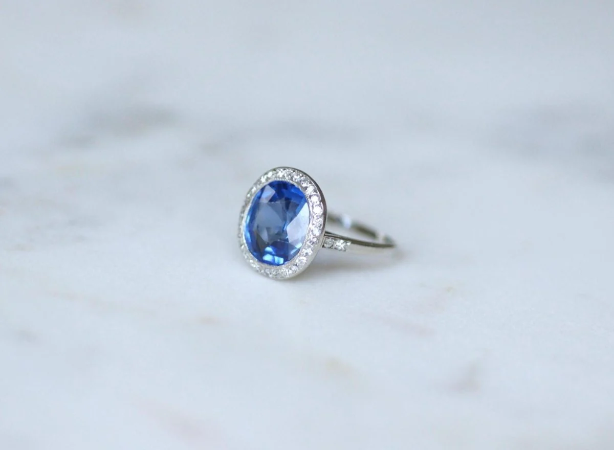 Bague Art Déco Saphir de Ceylan Non Chauffé 4,40 Cts et Diamants - Image 5