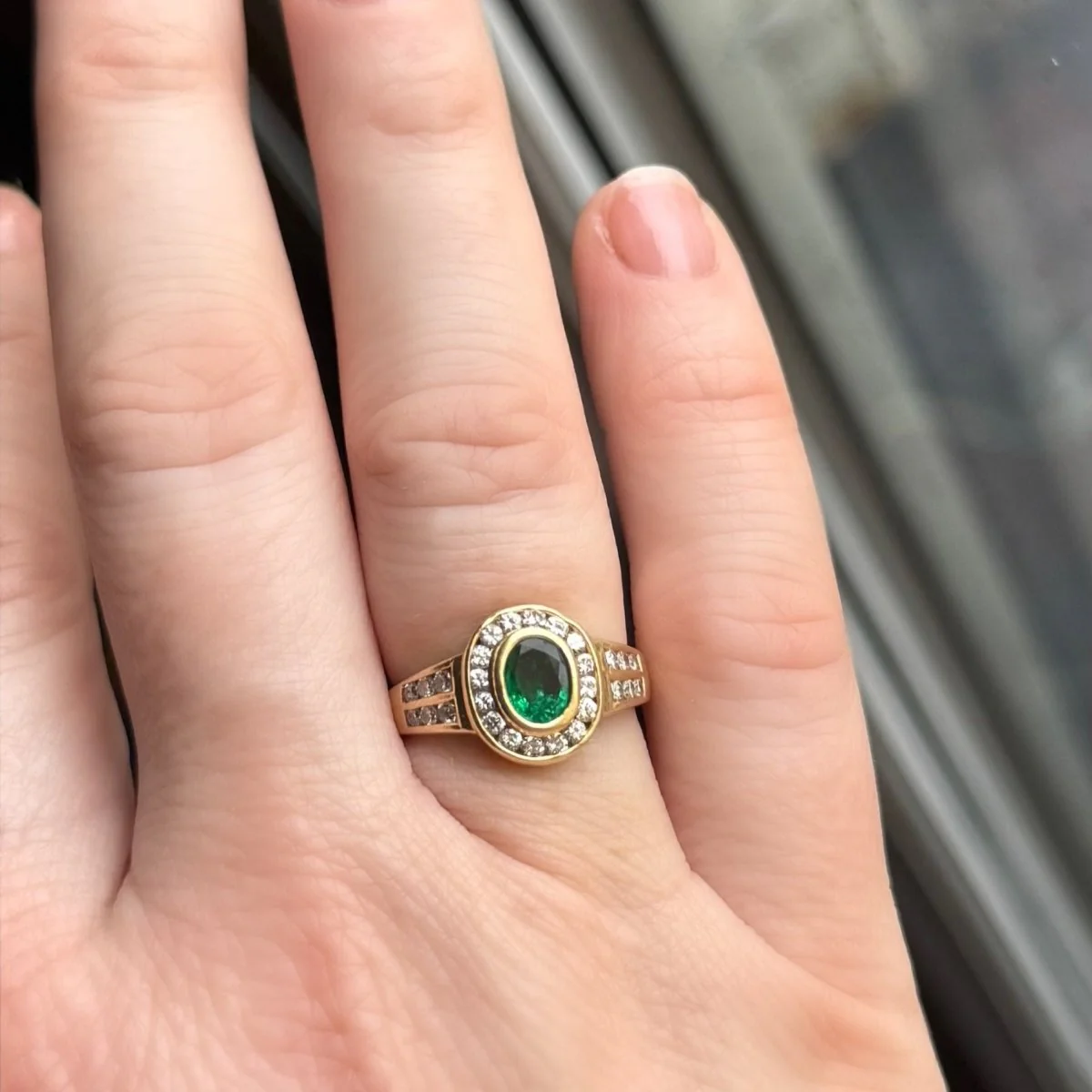 Bague Pompadour en or et émeraude - Image 2