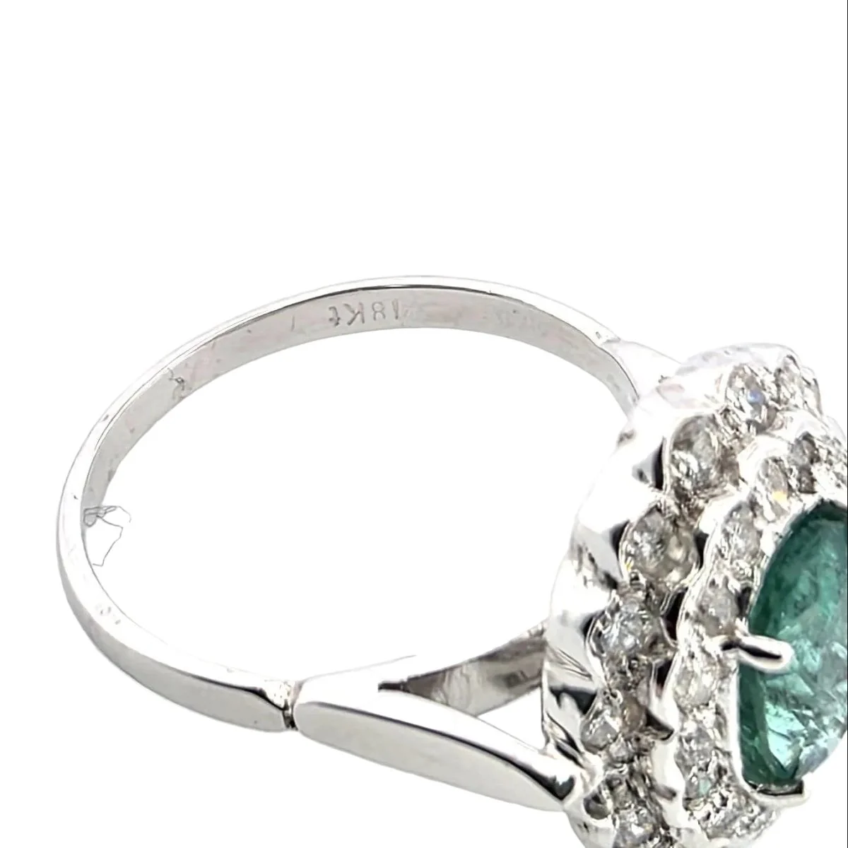 Bague Pompadour en or blanc, émeraude et diamants - Image 6