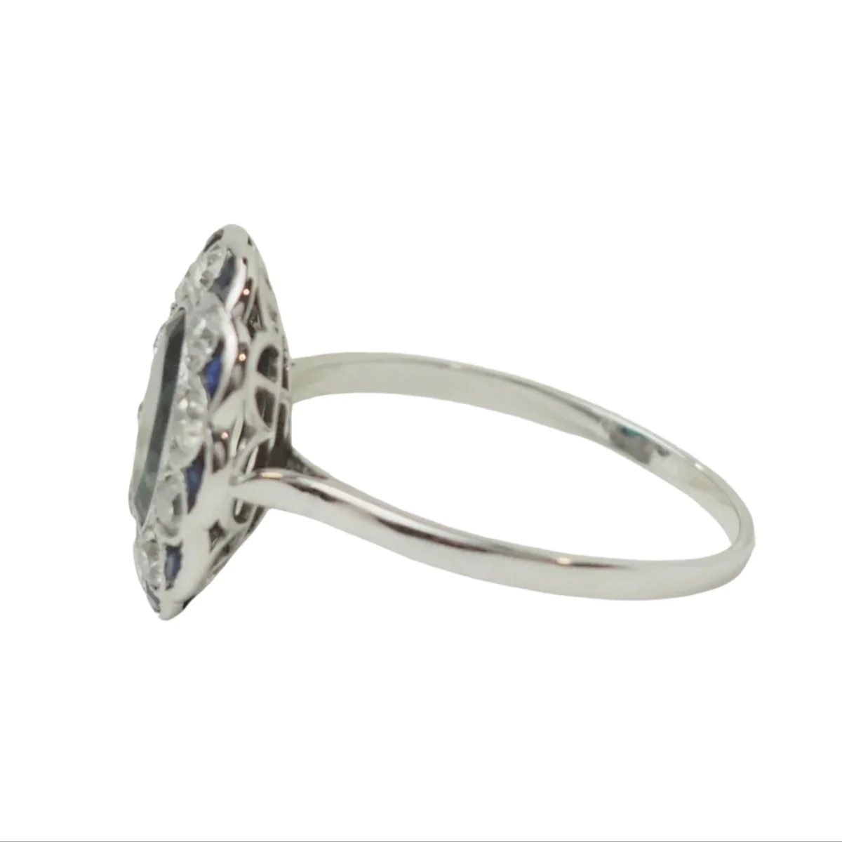 Bague Pompadour en or blanc, saphirs et diamants - Image 4