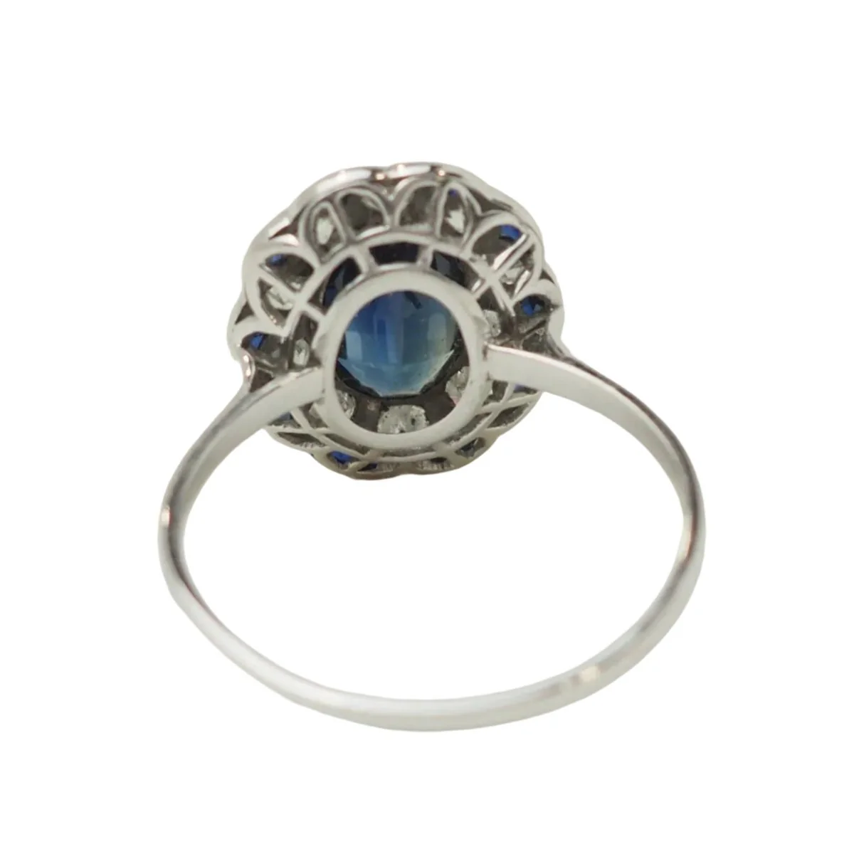 Bague Pompadour en or blanc, saphirs et diamants - Image 5