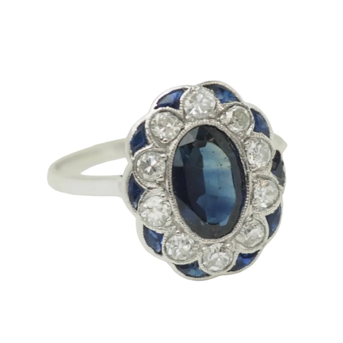 Bague Pompadour en or blanc, saphirs et diamants - Image 6