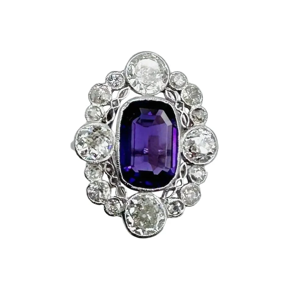 Bague Pompadour en platine, améthyste et diamants