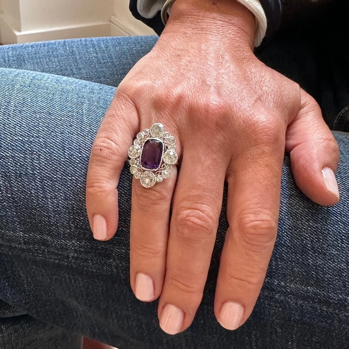 Bague Pompadour en platine, améthyste et diamants - Image 2