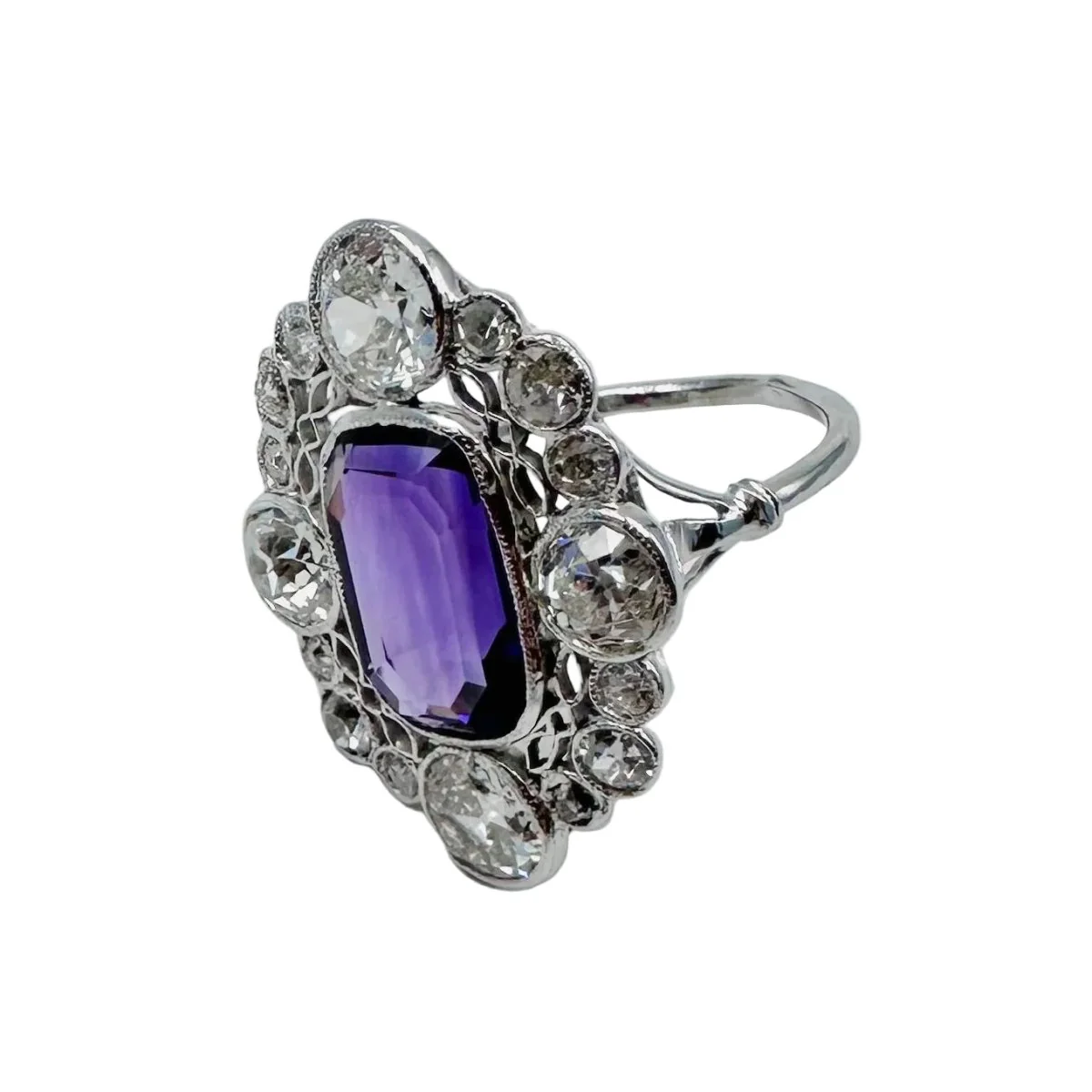 Bague Pompadour en platine, améthyste et diamants - Image 3
