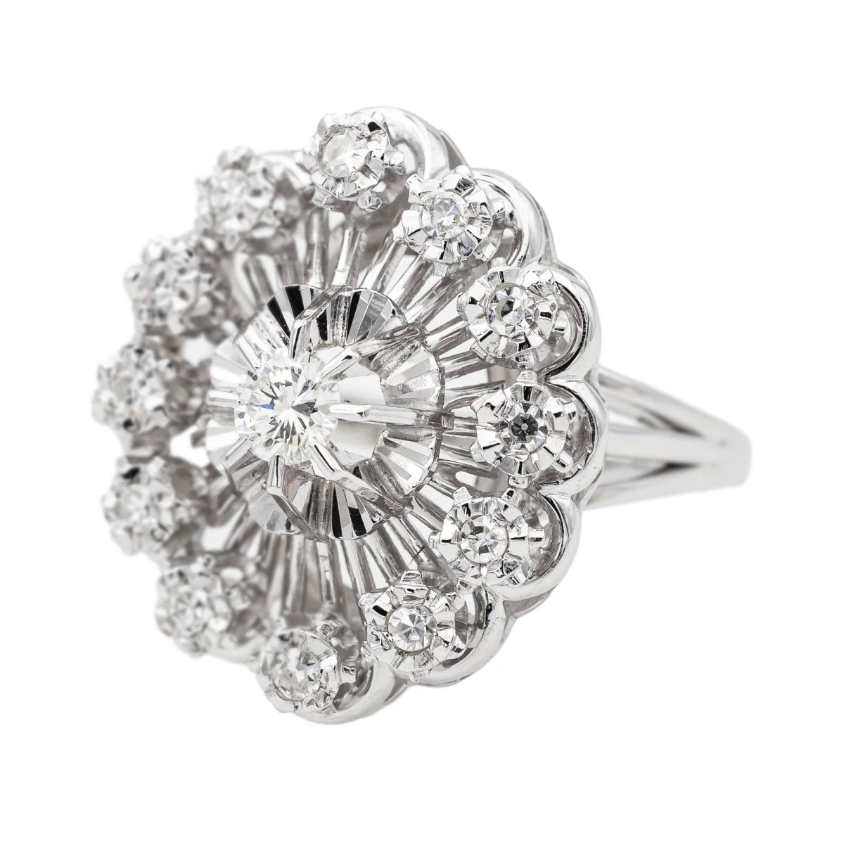 Bague Pompadour en or blanc et diamants - Image 3