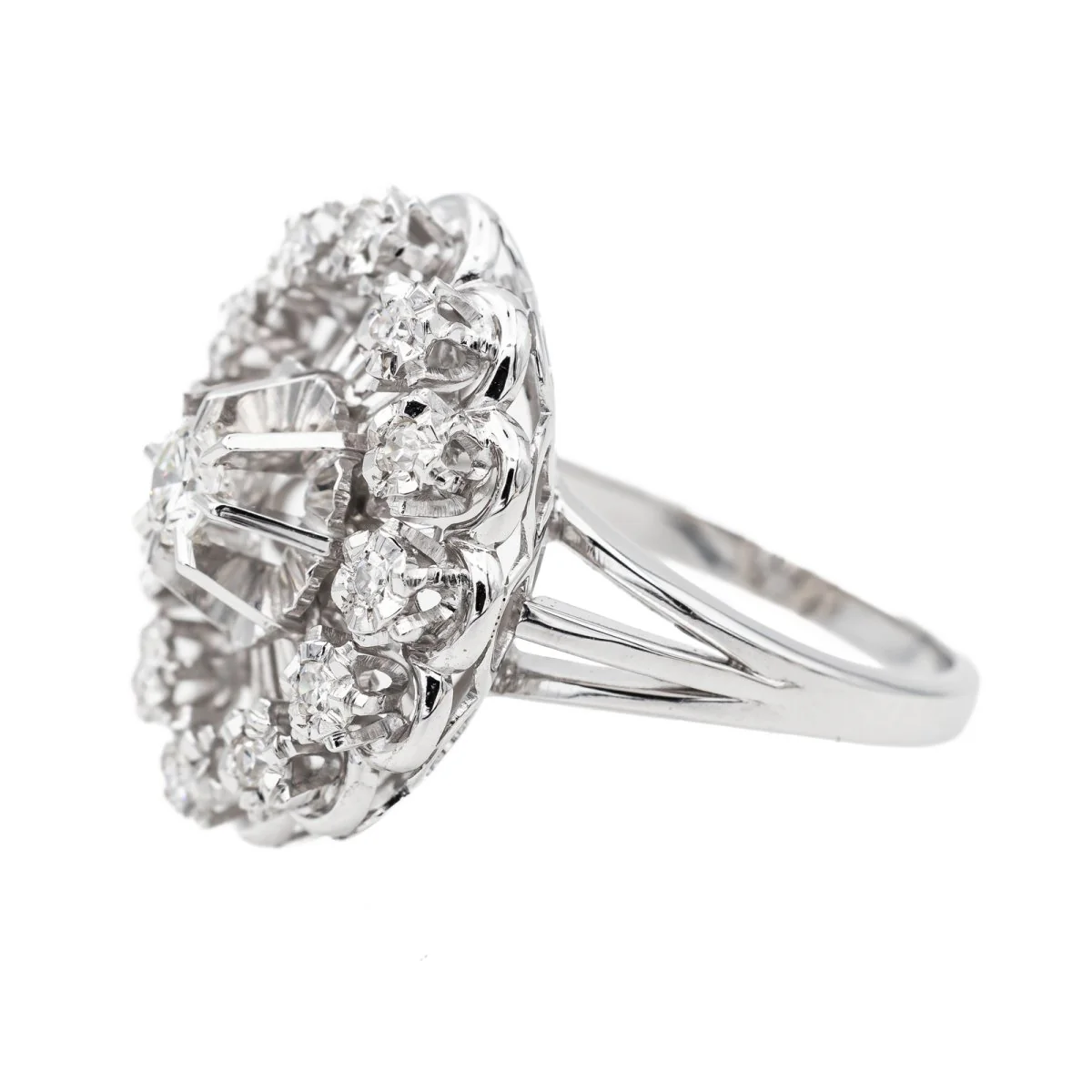 Bague Pompadour en or blanc et diamants - Image 4