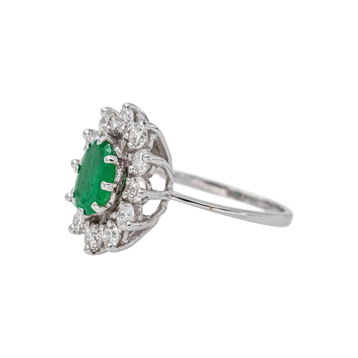 Bague Pompadour en or blanc, émeraude et diamants - Image 4