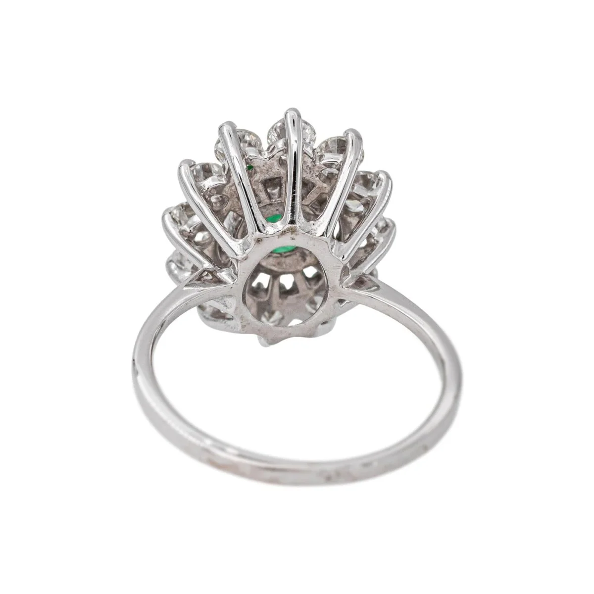Bague Pompadour en or blanc, émeraude et diamants - Image 5