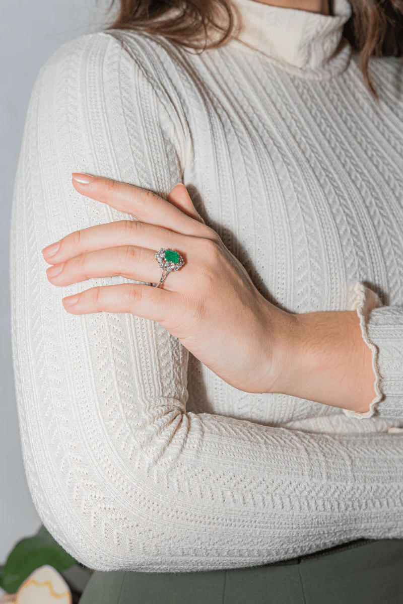 Bague Pompadour Or Blanc avec Émeraude et Diamants - Image 2