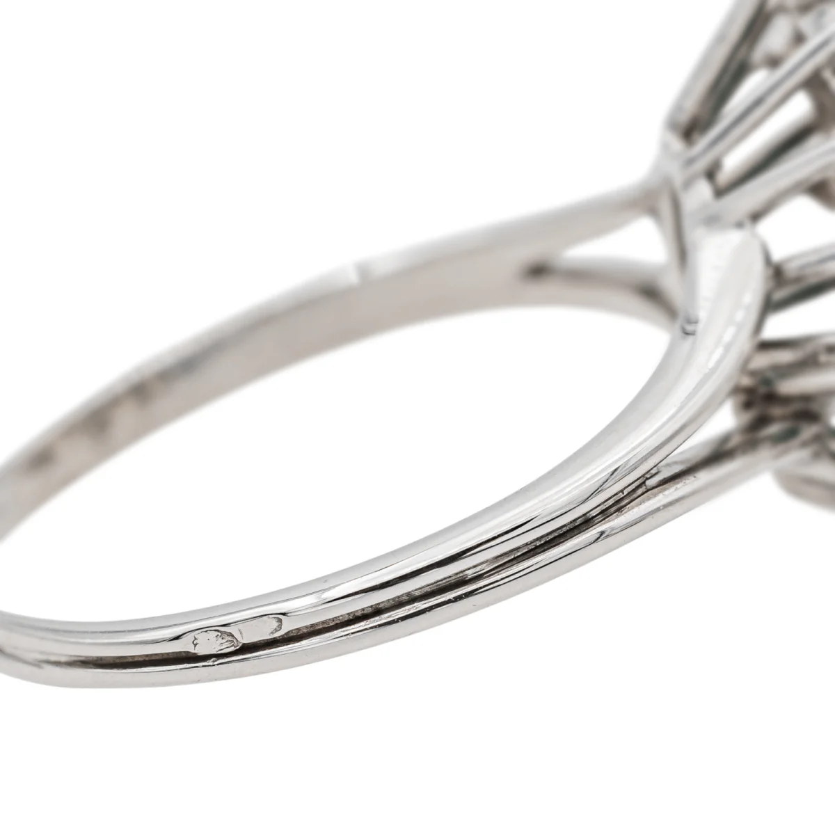 Bague Pompadour Or Blanc avec Émeraude et Diamants - Image 7