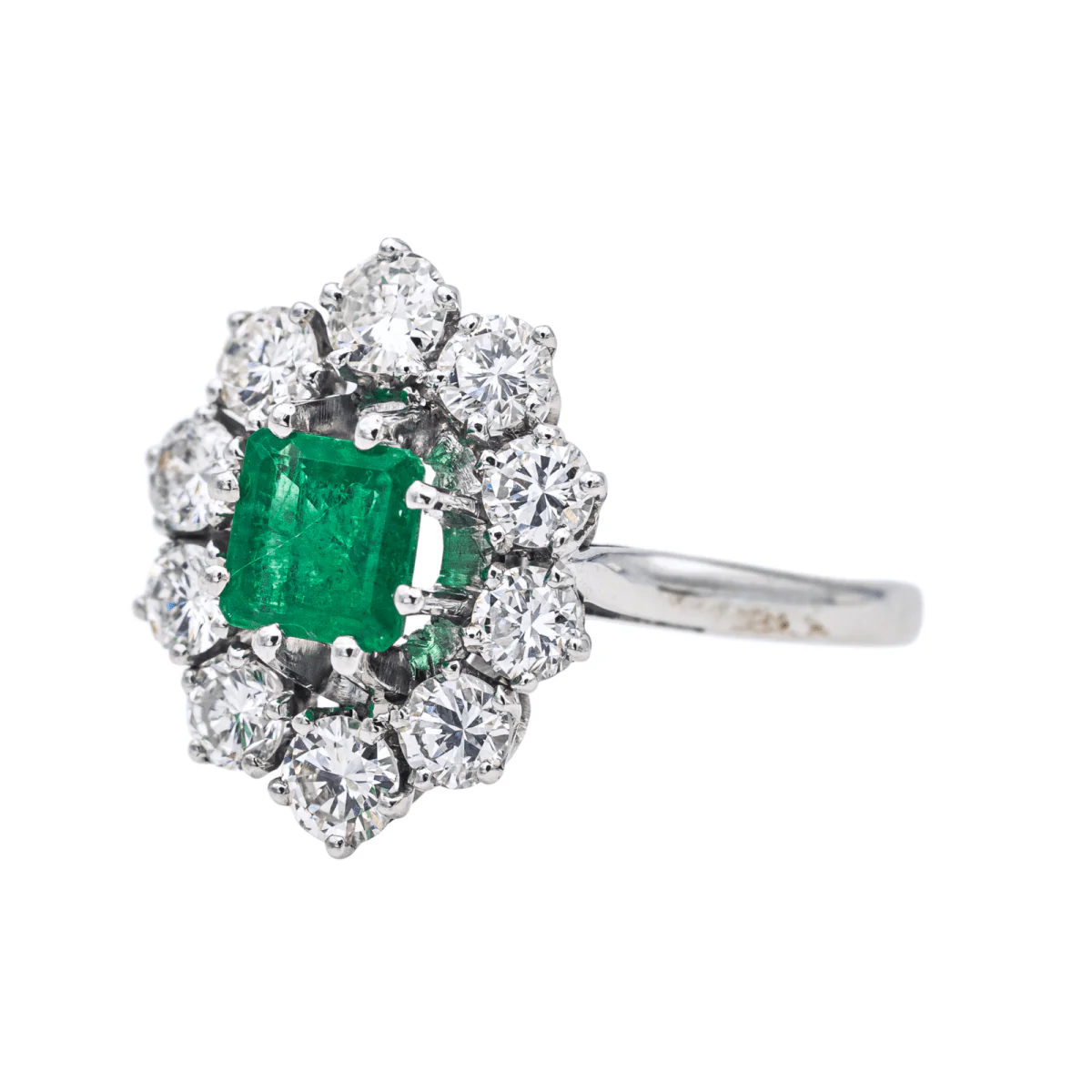 Bague Pompadour en or blanc, émeraude et diamants - Image 3