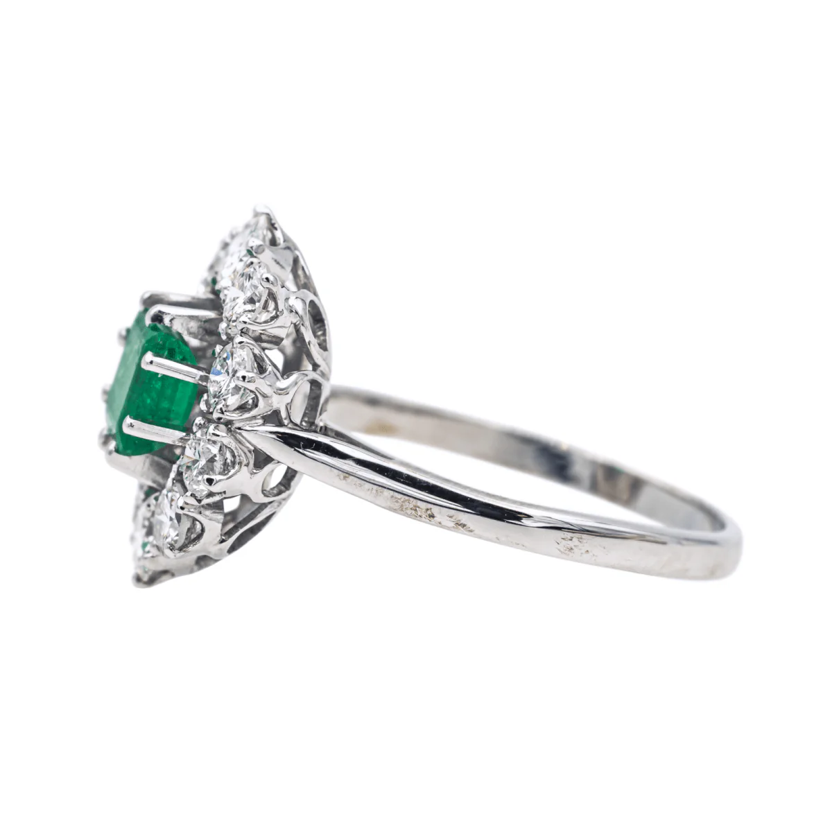 Bague Pompadour en or blanc, émeraude et diamants - Image 4