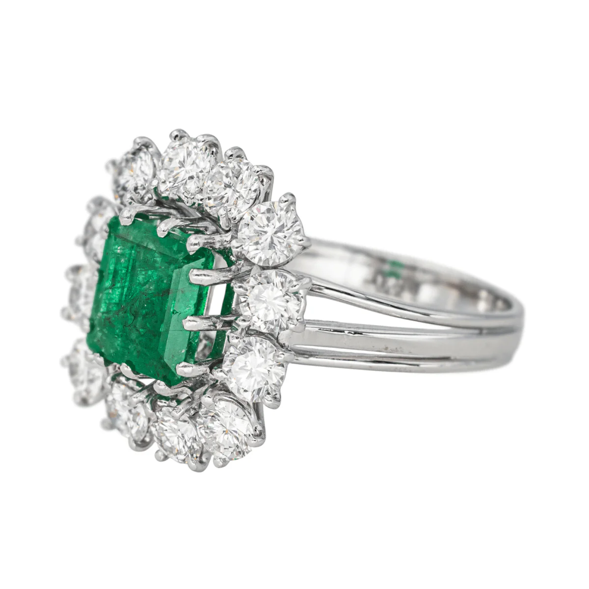 Bague Pompadour en or blanc, émeraude et diamants - Image 3