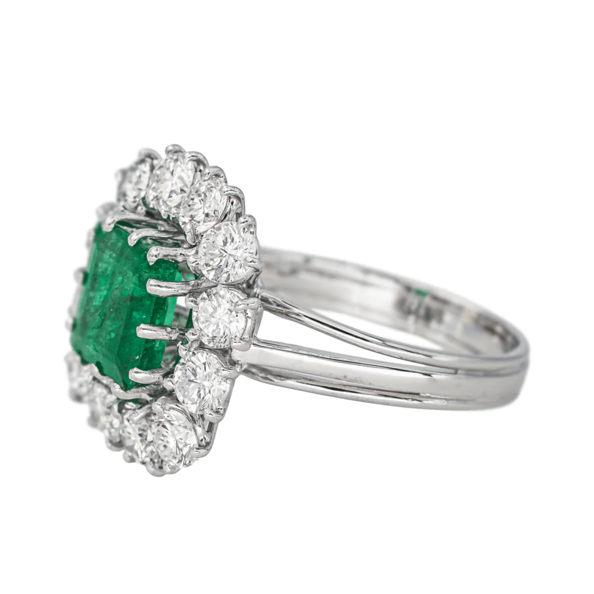 Bague Pompadour en or blanc, émeraude et diamants - Image 4