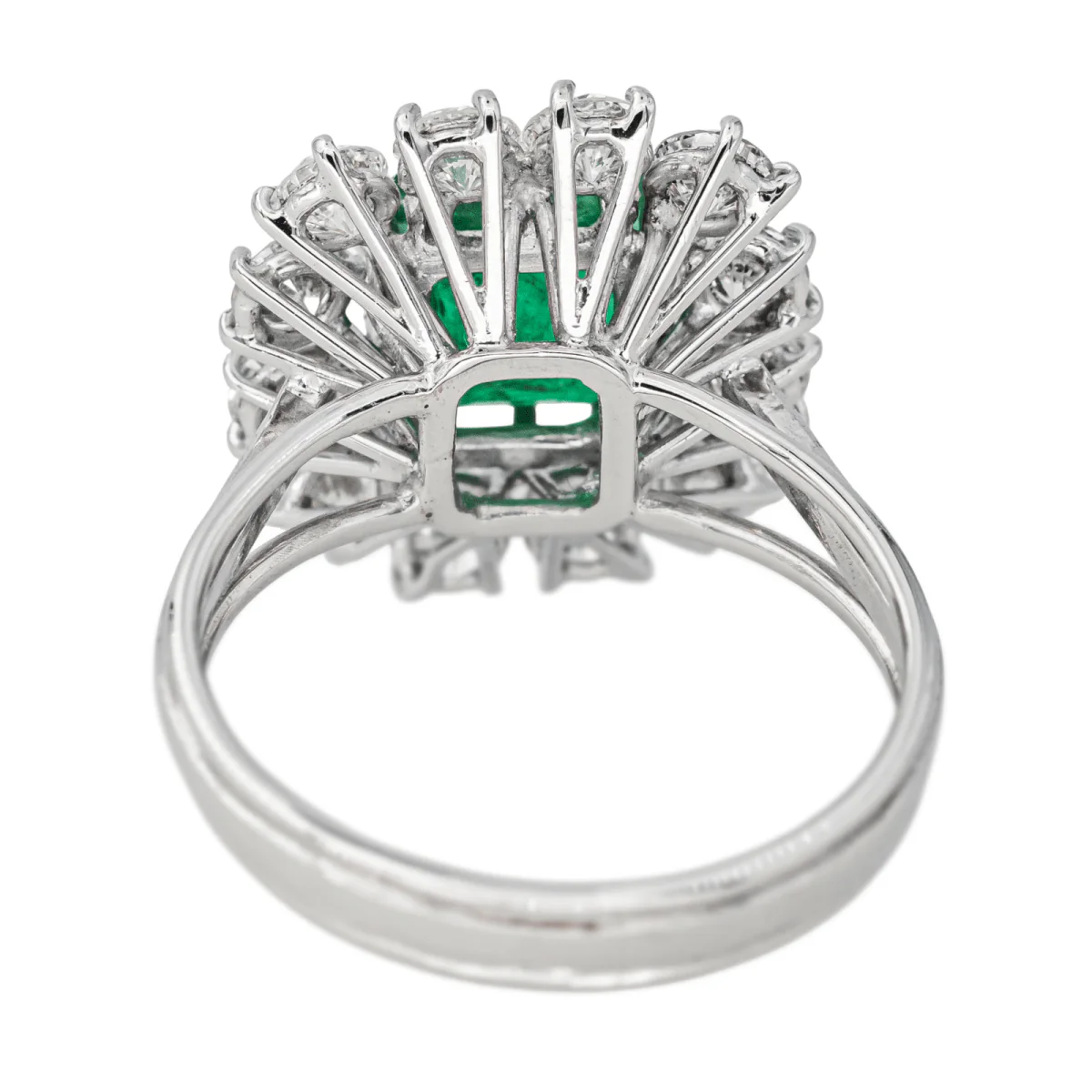 Bague Pompadour en or blanc, émeraude et diamants - Image 5