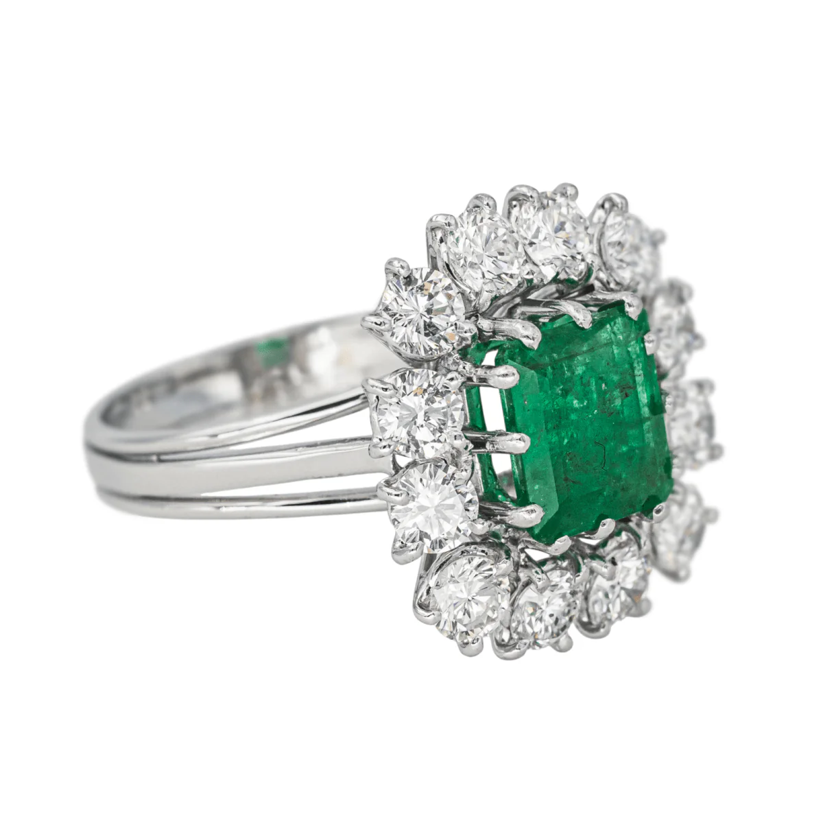Bague Pompadour en or blanc, émeraude et diamants - Image 6