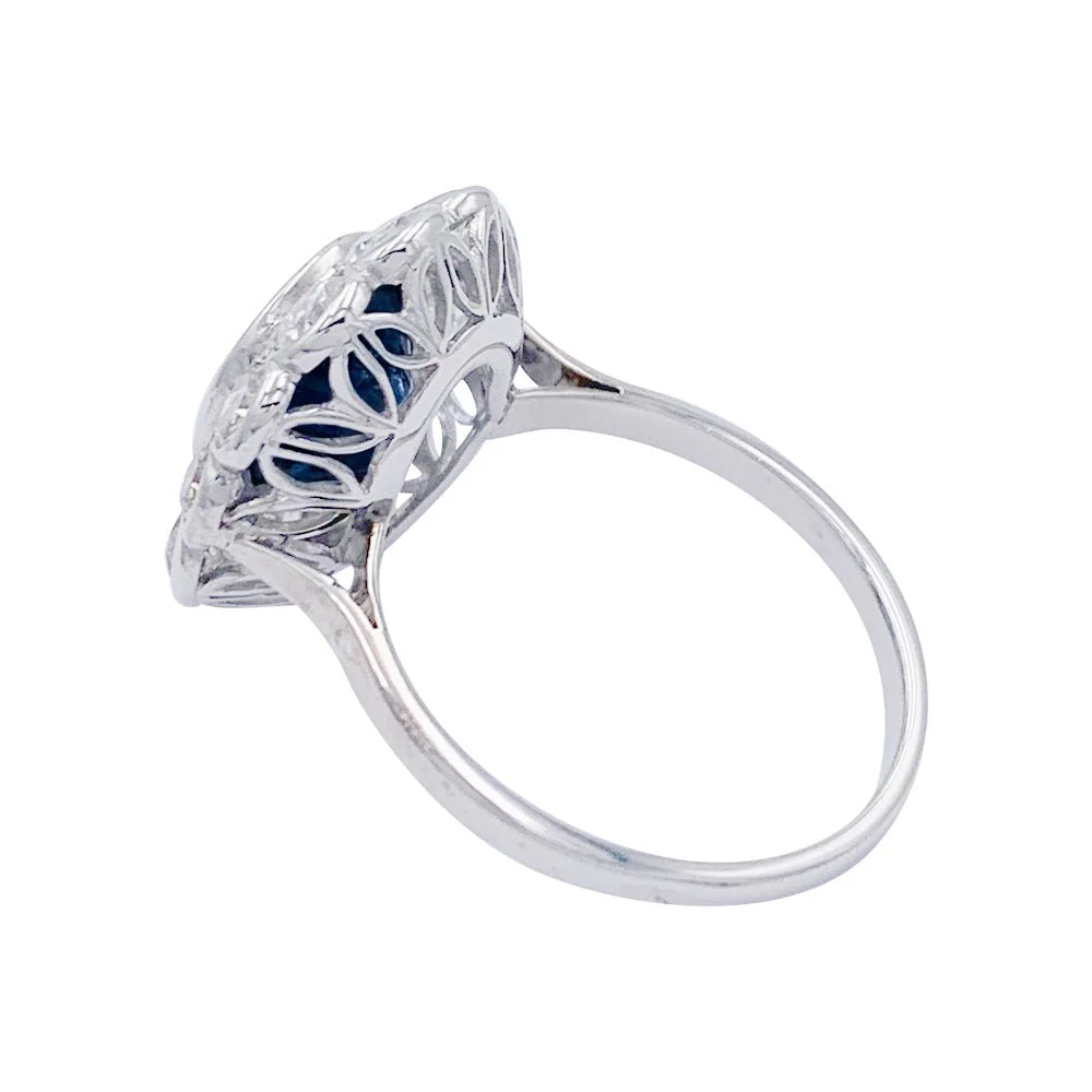 Bague Pompadour, or blanc, platine, saphir et diamants - Image 2