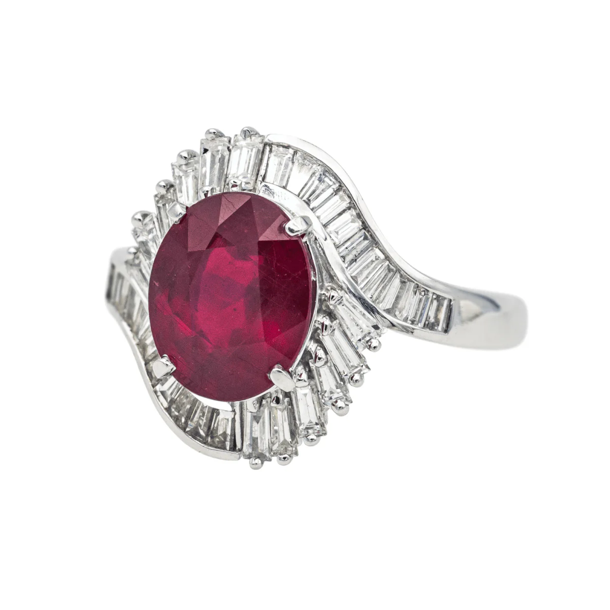Bague Pompadour en or blanc, rubis et diamants - Image 3