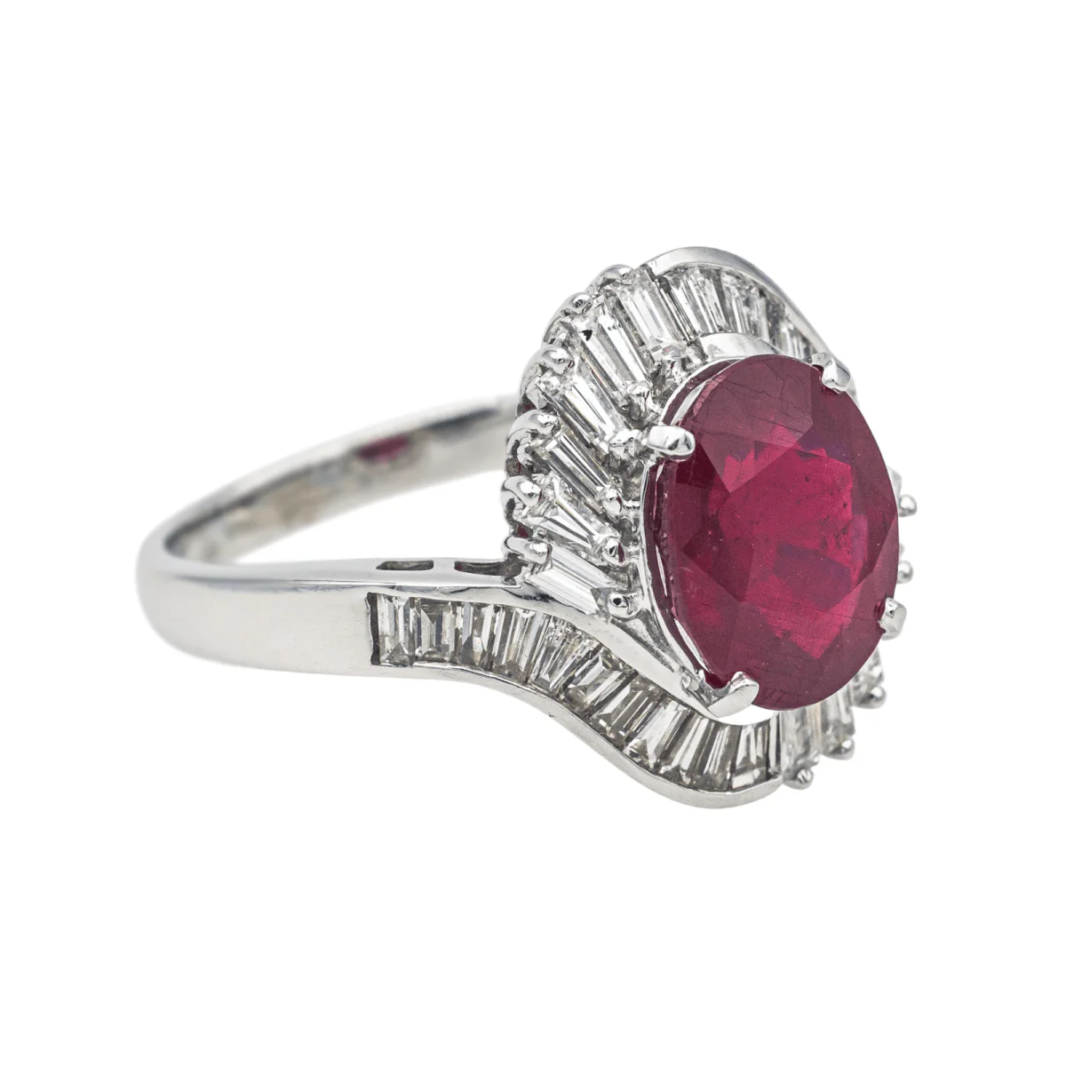 Bague Pompadour en or blanc, rubis et diamants - Image 6