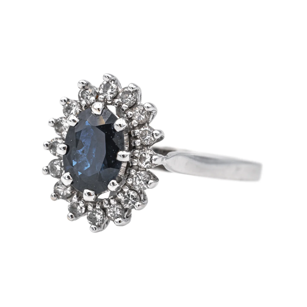 Bague Pompadour en or blanc, saphir et diamants - Image 3
