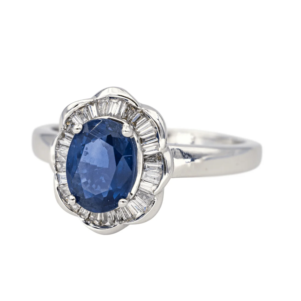 Bague Pompadour en or blanc, saphir et diamants - Image 3