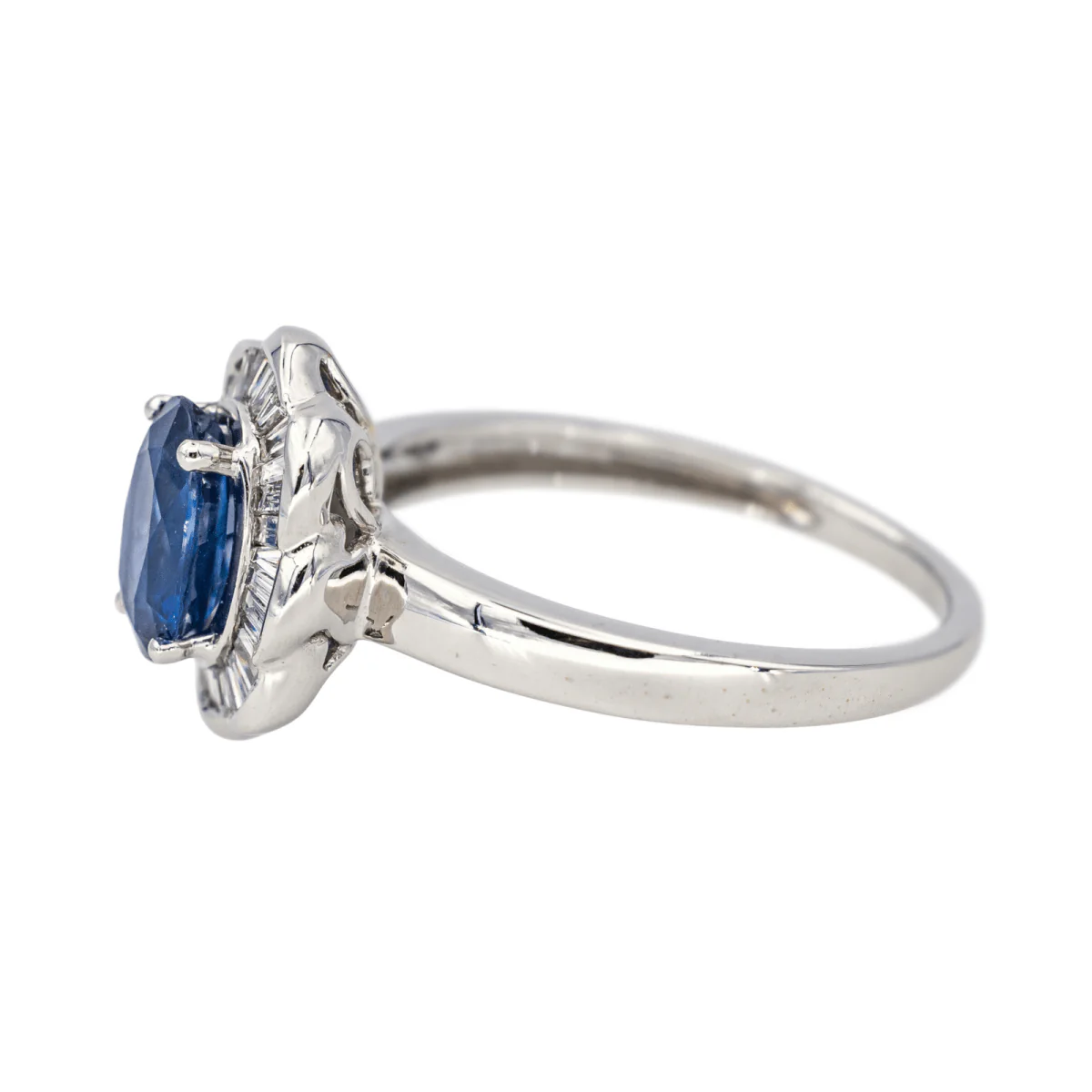 Bague Pompadour en or blanc, saphir et diamants - Image 4