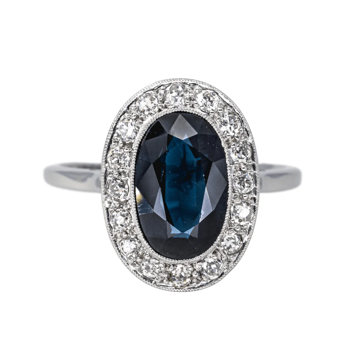 Bague Pompadour en or blanc, platine, saphir et diamants