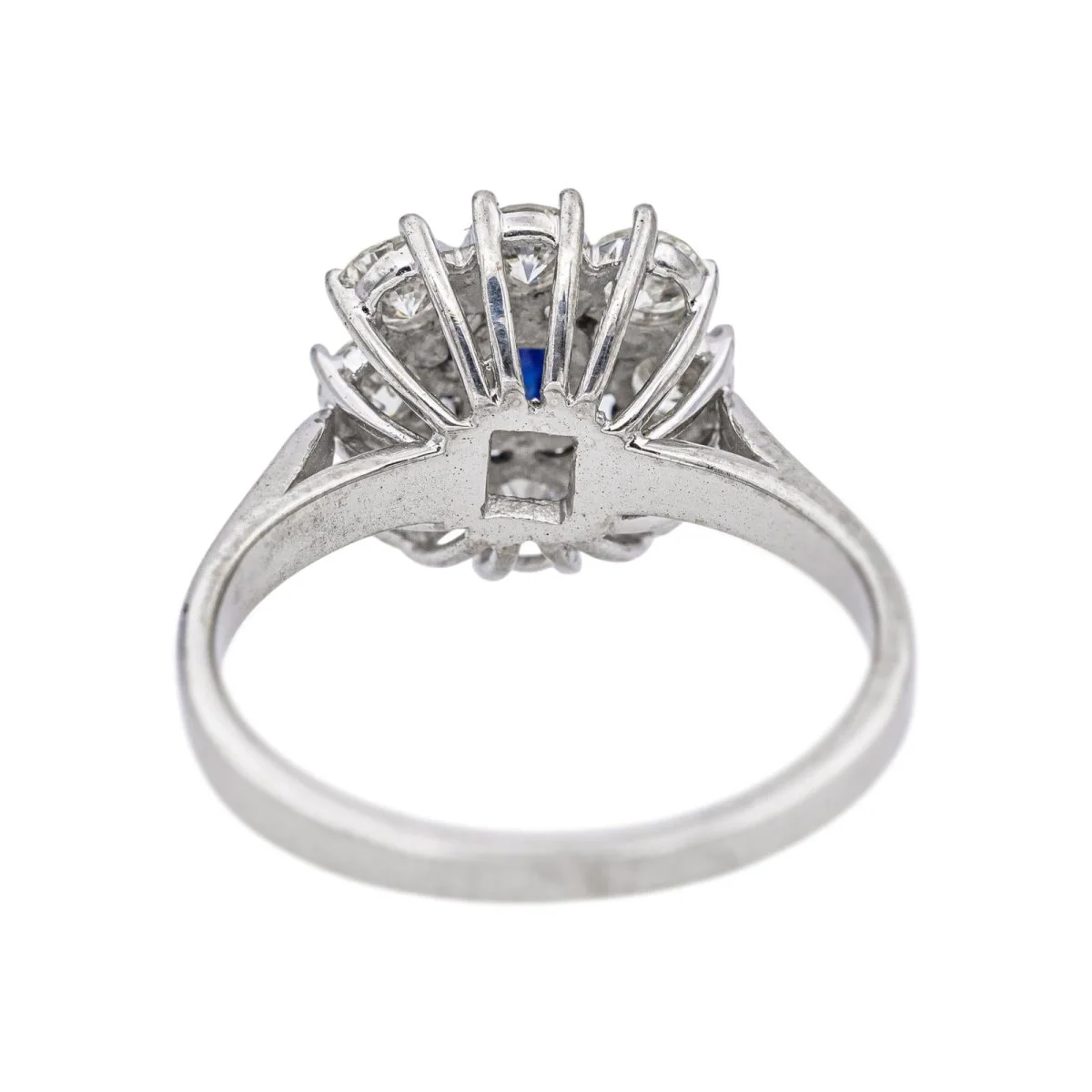 Bague Pompadour en or blanc, saphir et diamants - Image 5