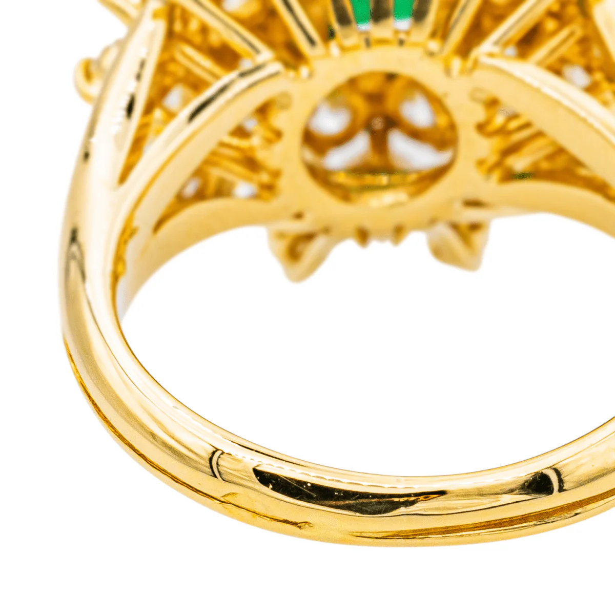 Bague Pompadour en or jaune, émeraude et diamants - Image 7