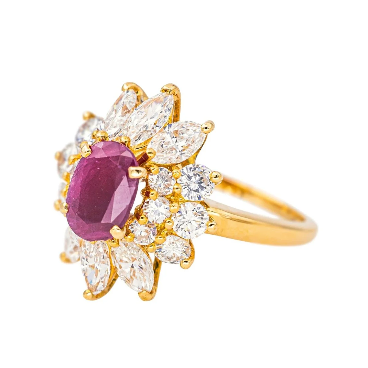 Bague Pompadour en or jaune, rubis et diamants - Image 4