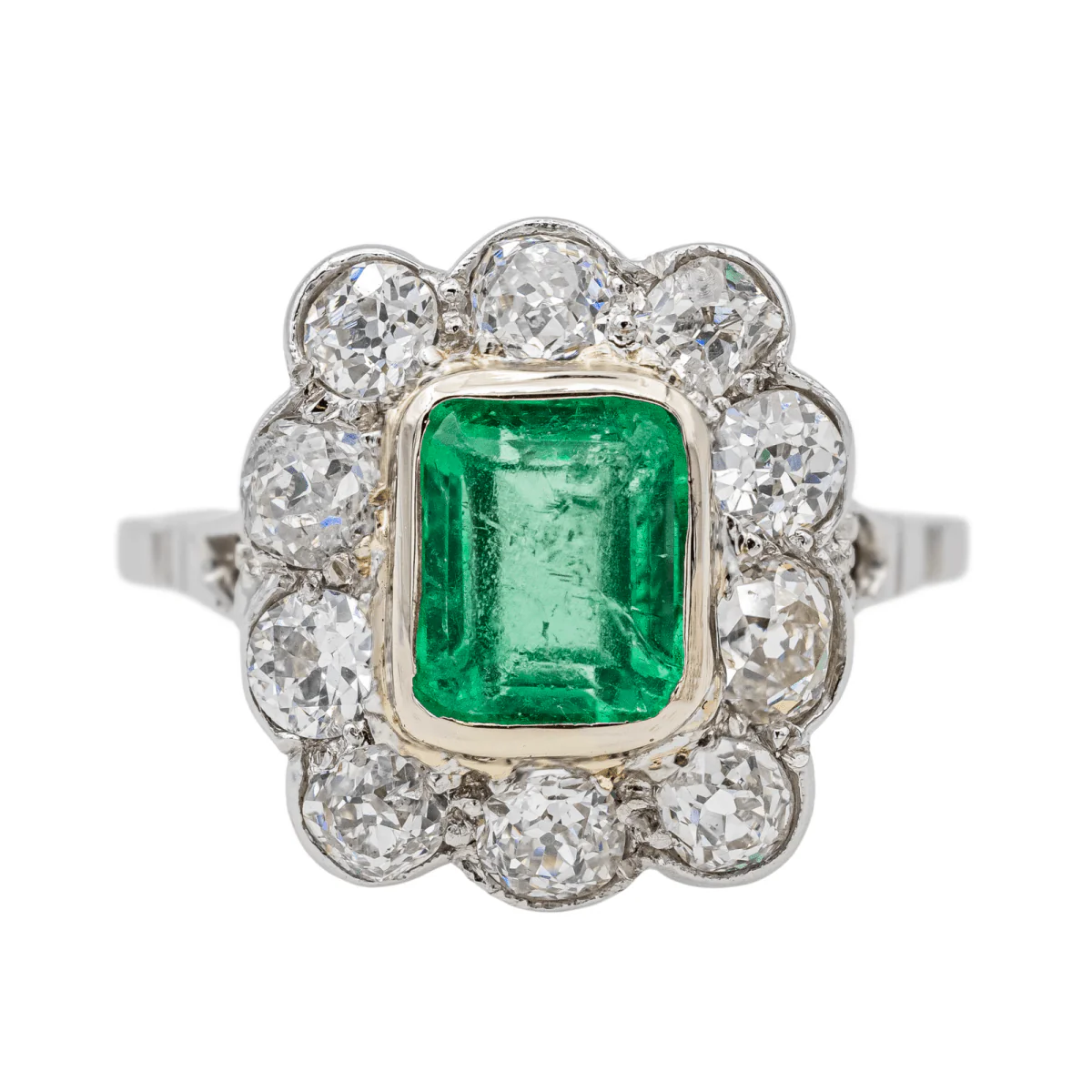 Bague Pompadour en platine et émeraude