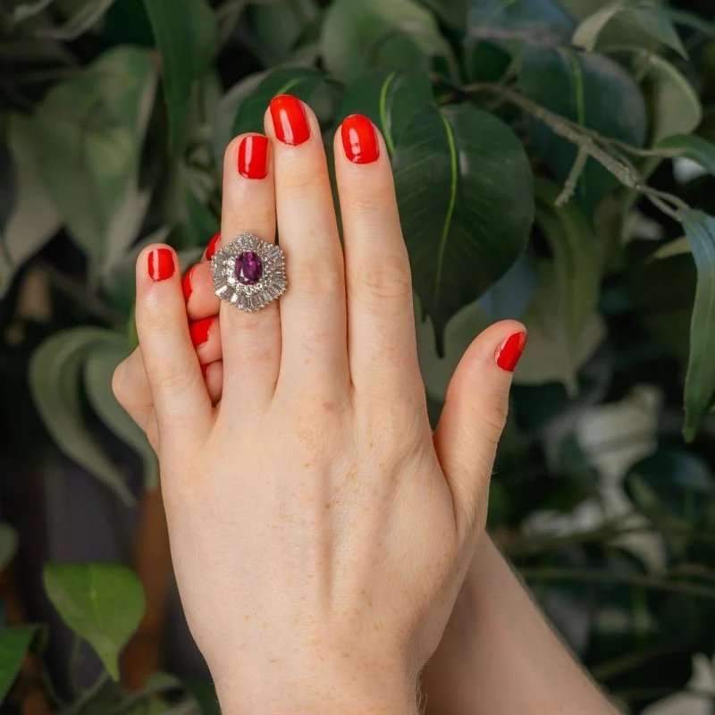 Bague Pompadour en platine, rubis et diamants - Image 2